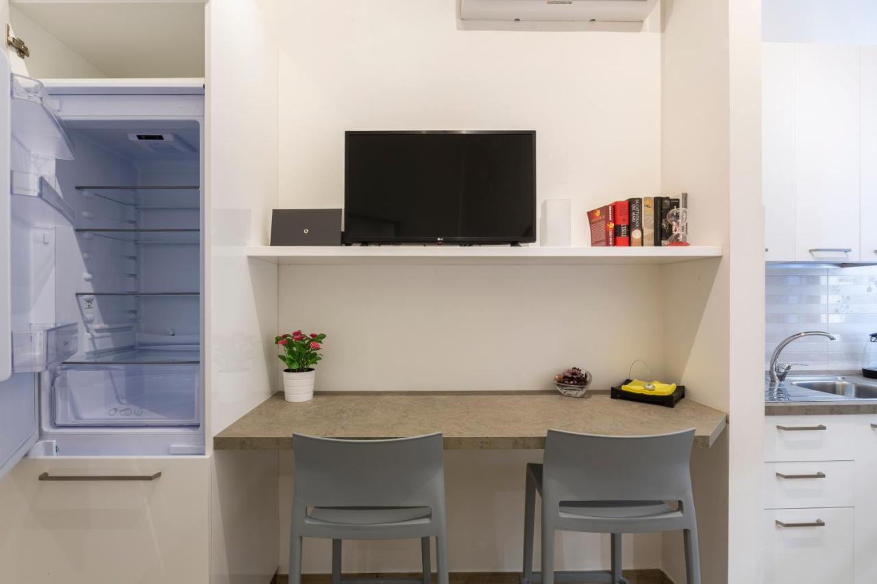 Yellow Line Apartment Милан Экстерьер фото
