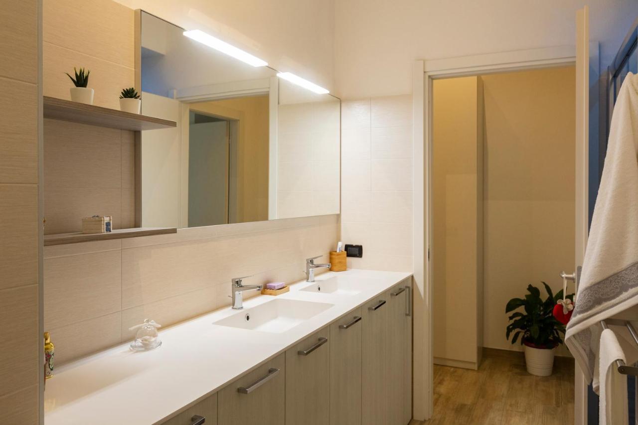 Yellow Line Apartment Милан Экстерьер фото